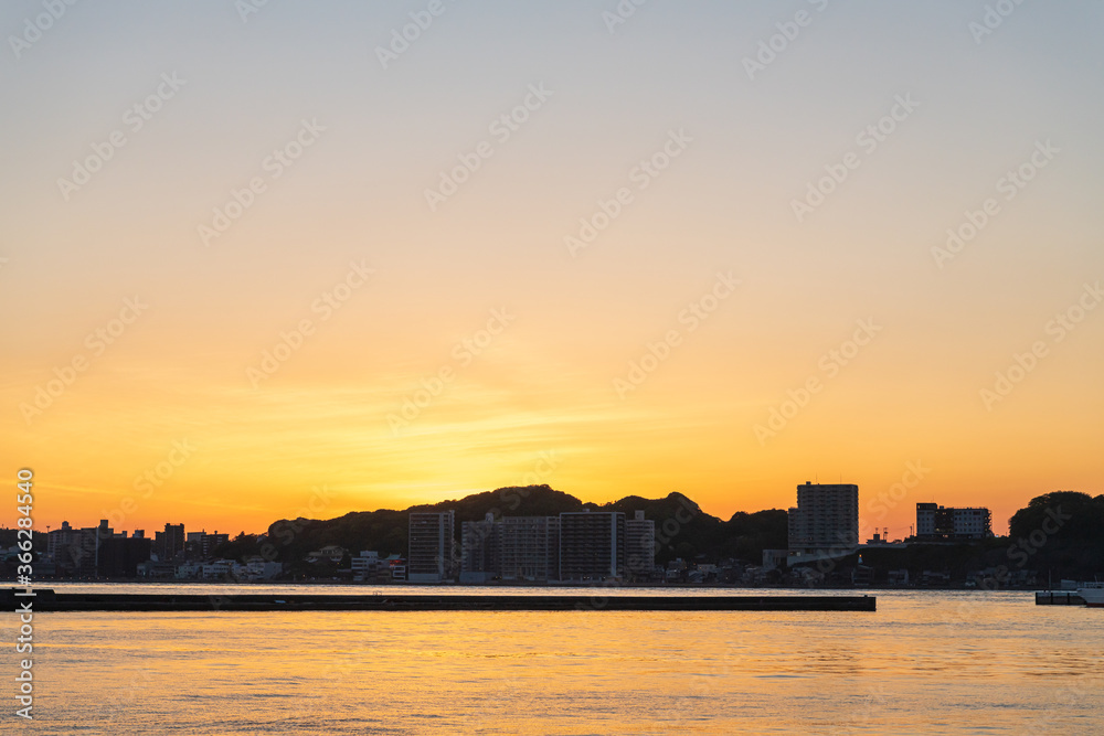 門司港から見る関門海峡の夕焼け