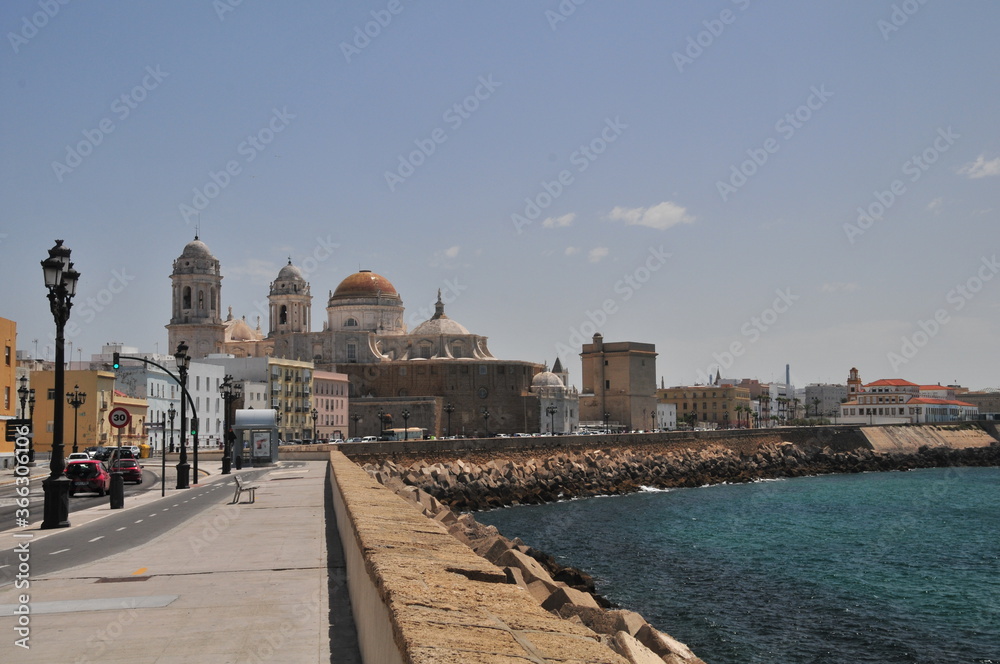 Cádiz Cathedral in the midday summersun, Malecón Havana-style coastal promenade, Andalusia, Spain