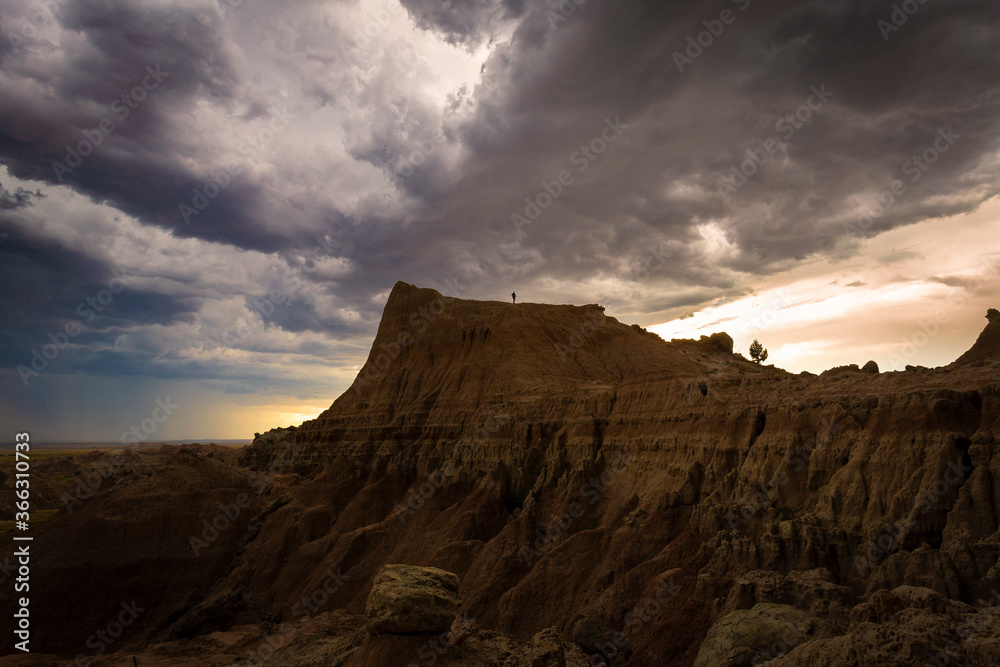 Fototapeta premium sunset in the badlands in south dakota 