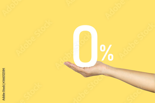 Φωτογραφία Hand Present with  0% interest business concept
D