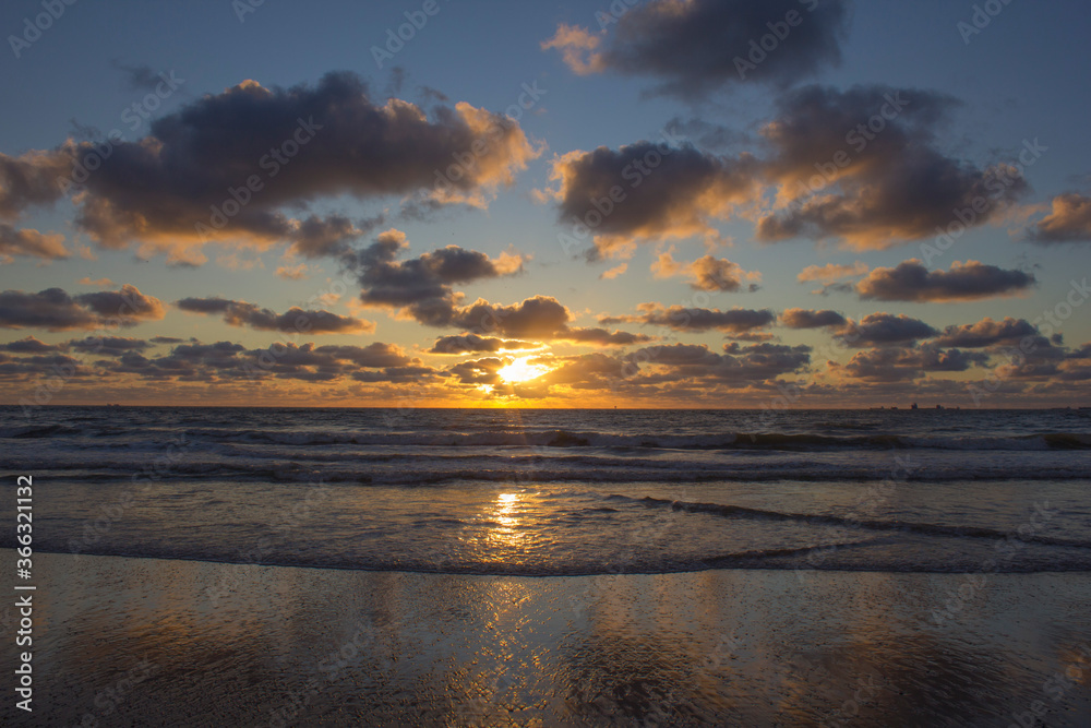 Fototapeta premium sunset over the sea