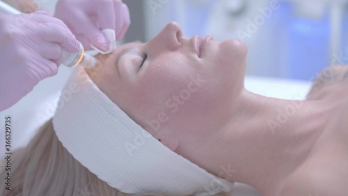 Professional cosmetologist woman doing hydrogen face purification