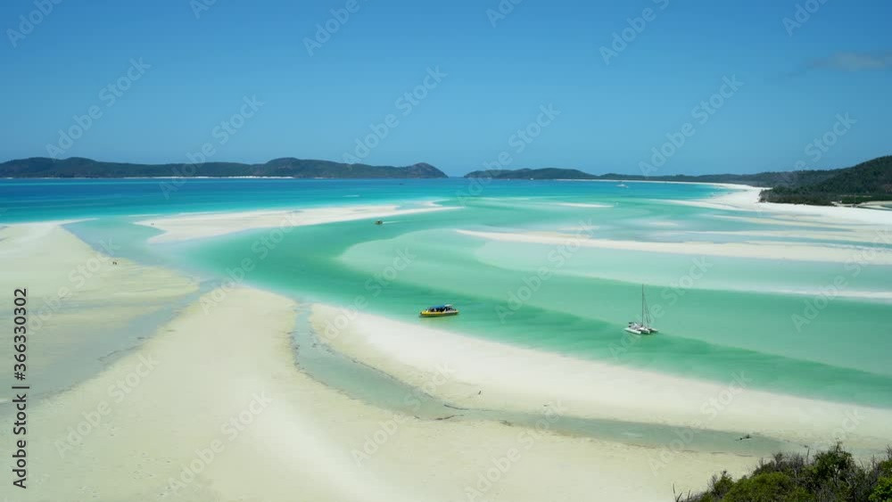 Boats anchoring at Hill Inlet during perfectly sunny day