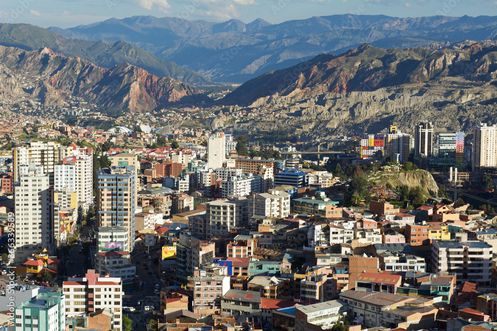 La Paz, located in the Andes basin and over 3,500 m above sea level.