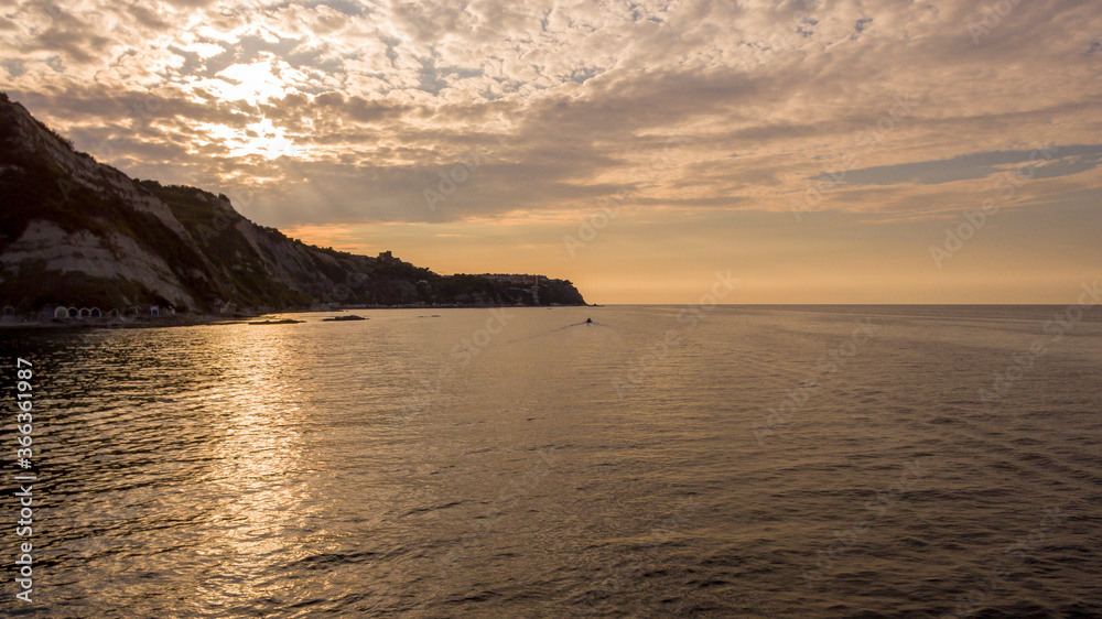 La costa di Ancona al tramonto vista dal mare