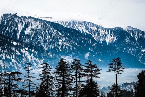 The gaint mountains covered with snow in manali
