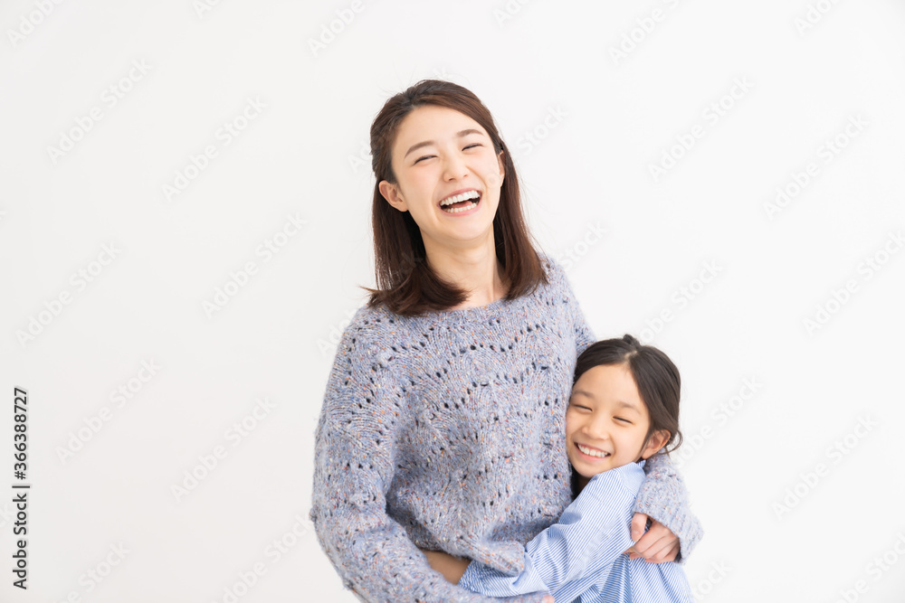 笑顔の親子 ハグ 笑顔の親子 ハグ