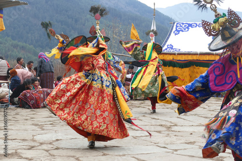 Red skirt Black hat dancers Zhang cham photo