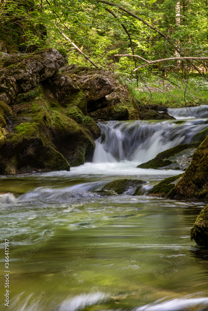 Sommerlicher Weissbach und Weissbachschlucht bei Schneizlreuth im Berchtesgadener Land, Bayern