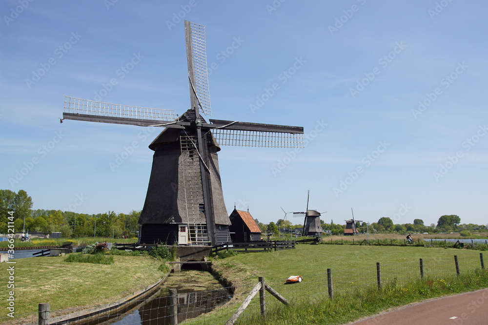 Thatched windmills (1625-1631), which pumped the water from the polders to the canal De Hoornse Vaart near the Dutch city of Alkmaar.