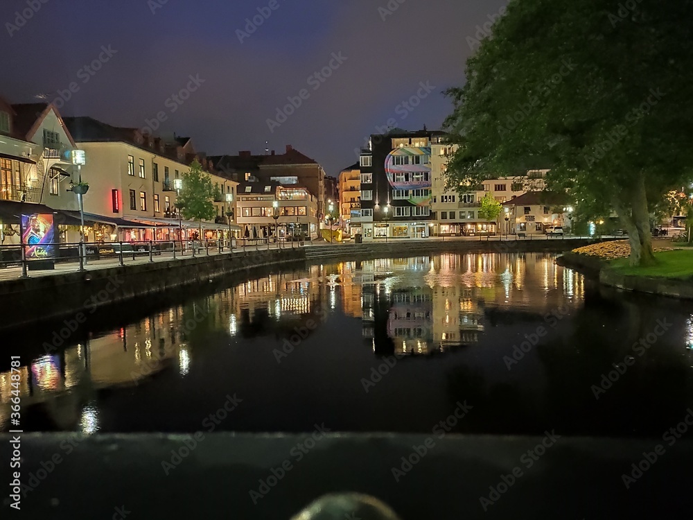 Naklejka premium night view of the city