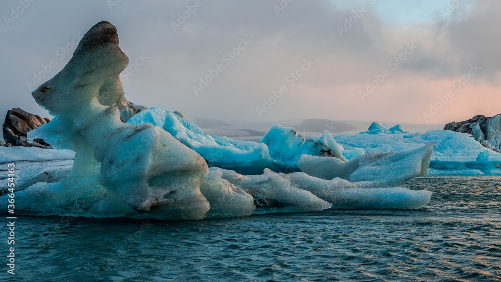 Fototapeta premium Jokulsarlon, the frozen lagoon in southern Iceland