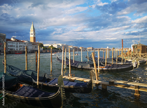 Ormeggio di gondole veneziane