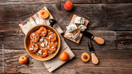 Photos grilled peaches with and goat dor blue cheese, Delicious snack
