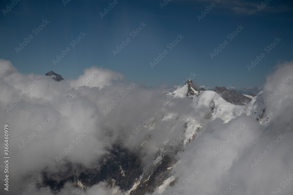 Vol au dessus des Alpes Suisses