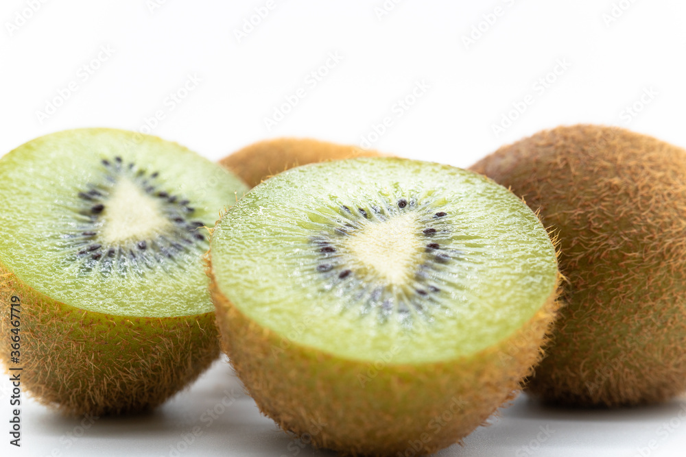 キウイフルーツ 白背景 Stock Photo Adobe Stock キウイフルーツ 白背景 Stock Photo Adobe Stock