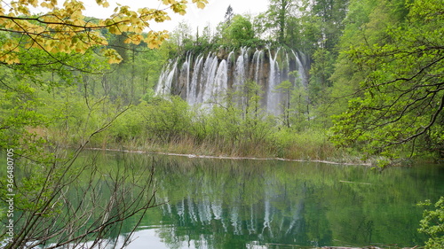 Fototapeta Naklejka Na Ścianę i Meble -  Wasserfall in den Plitvicer Seen, Kroatien, Südosteuropa