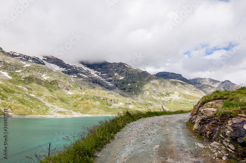 Bernina, Lago Bianco, Stausee, Val Bernina, Berninapass, Passhöhe, Wanderweg, Ospizio Bernina, Wasserscheide, Alpen, Graubünden, Sommer, Schweiz