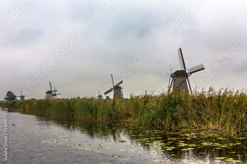 Fototapeta Naklejka Na Ścianę i Meble -  Nederwaard windmills, Kinderdijk, UNESCO World Heritage Site, South Holland, Netherlands