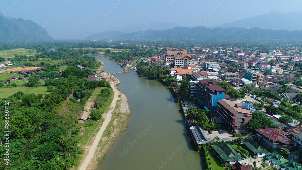 Ville de Vang Vieng au Laos vue du ciel