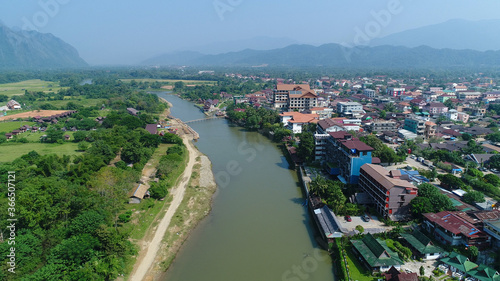 Ville de Vang Vieng au Laos vue du ciel