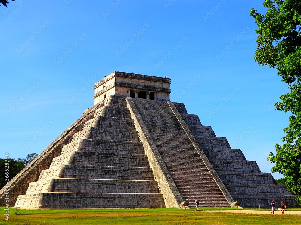 Mexico, Yucatan, Pre-Hispanic city of Chichen Itza, El Castillo (Kukulcan pyramid)