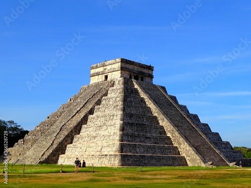 Mexico  Yucatan  Pre-Hispanic city of Chichen Itza  El Castillo  Kukulcan pyramid 