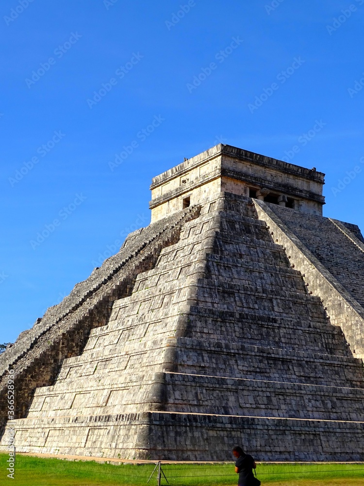 Mexico, Yucatan, Pre-Hispanic city of Chichen Itza, El Castillo (Kukulcan pyramid) Mexico, Yucatan, Pre-Hispanic city of Chichen Itza, El Castillo (Kukulcan pyramid)