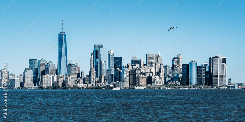 Fototapeta premium New York city skyline in retro colors