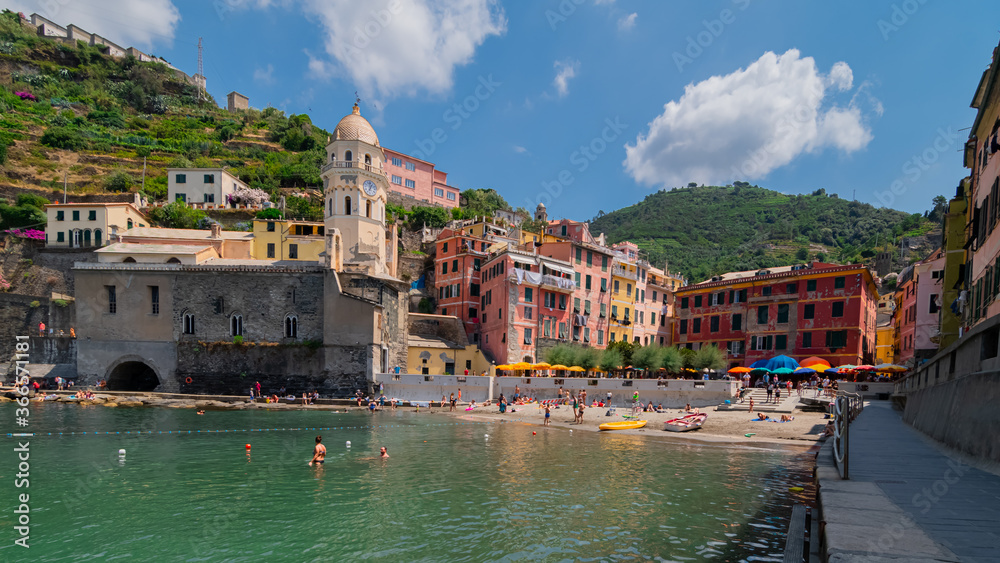 Port de Vernazza, Village des Cinque terre inscrit au patrimoine mondial de l'Unesco. Village coloré d'Italie.