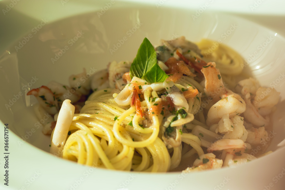 spaghetti with seafood