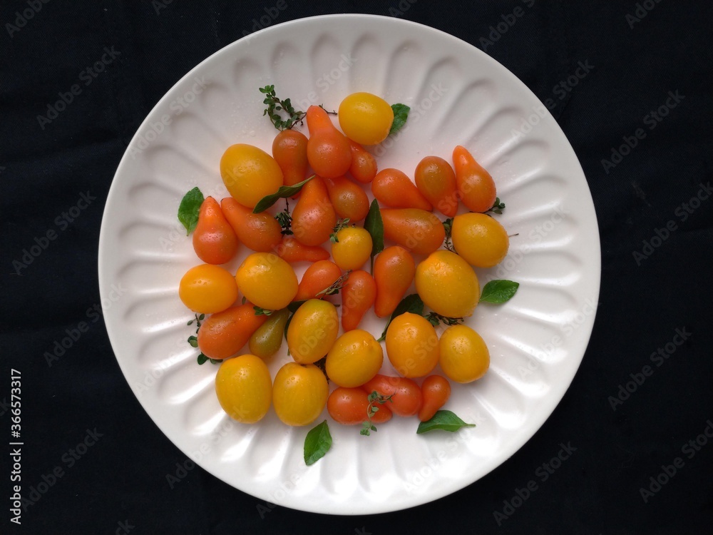 tomatoes in a bowl tomatoes in a bowl