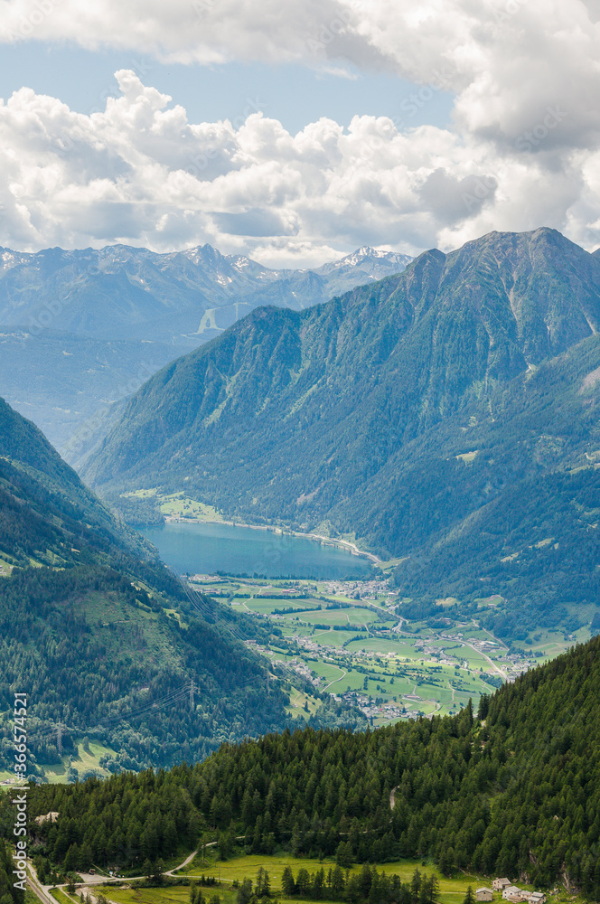 Poschiavo, Puschlav, Val Poschiavo, Lago di Poschiavo, Alpen, Wanderweg, Berninapass, Berninaexpress, Tirano, Sommer, Schweiz Poschiavo, Puschlav, Val Poschiavo, Lago di Poschiavo, Alpen, Wanderweg, Berninapass, Berninaexpress, Tirano, Sommer, Schweiz