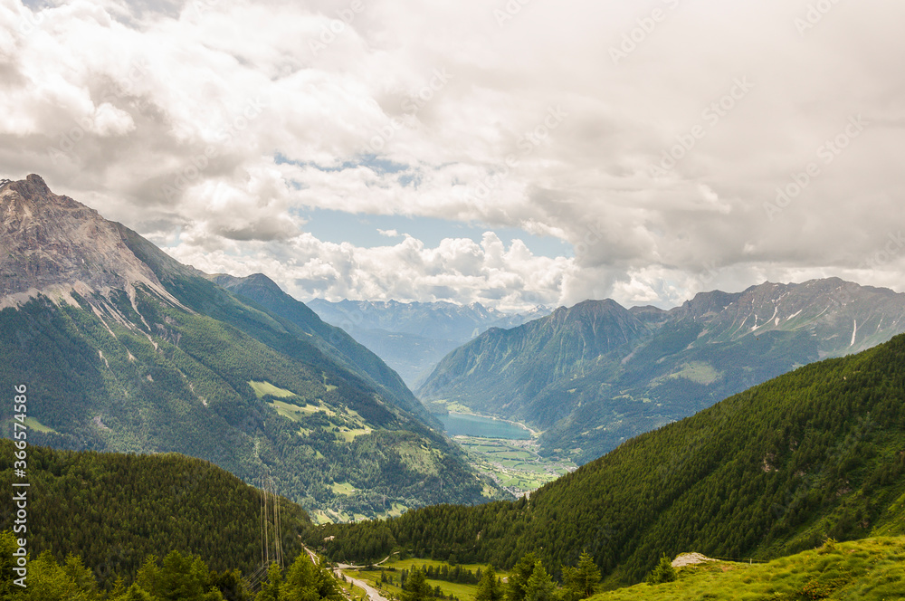 Poschiavo, Puschlav, Val Poschiavo, Lago di Poschiavo, Alpen, Wanderweg, Berninapass, Berninaexpress, Zugreise, Tirano, Sommer, Schweiz
