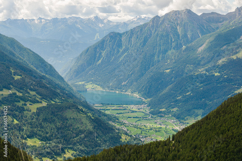 Poschiavo, Puschlav, Val Poschiavo, Lago di Poschiavo, Alpen, Wanderweg, Berninapass, Berninaexpress, Tirano, Sommer, Schweiz © bill_17