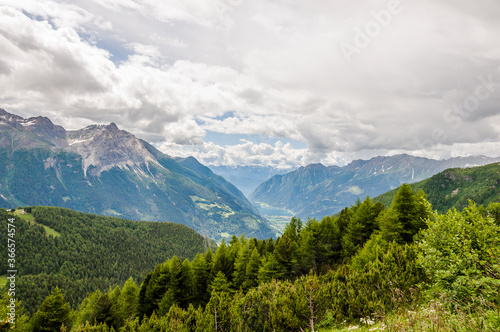 Poschiavo  Puschlav  Val Poschiavo  Lago di Poschiavo  Alpen  Wanderweg  Berninapass  Berninaexpress  Tirano  Sommer  Schweiz