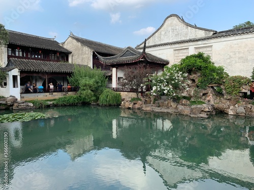 Etang du jardin du maître des filets à Suzhou, Chine © Atlantis