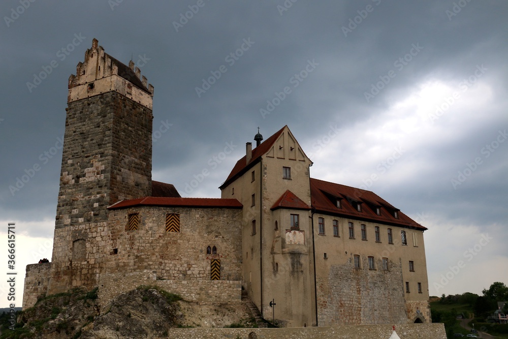 Burg Katzenstein, castel below dark thunderstorm cloud