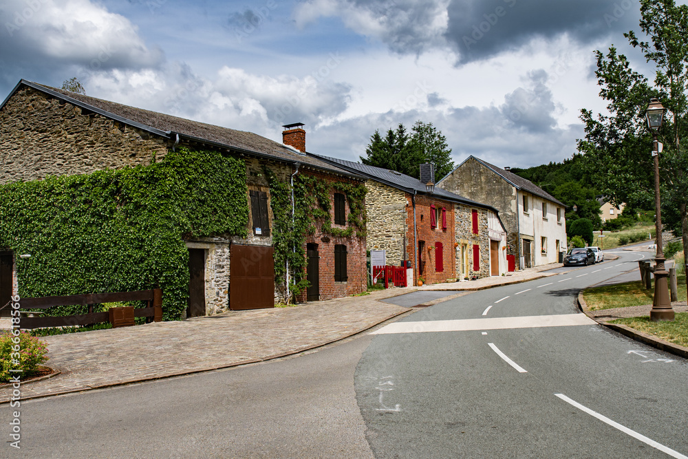Rue de longères aux Vieilles Forges Rue de longères aux Vieilles Forges
