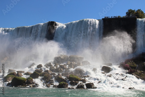 niagara falls in the summer