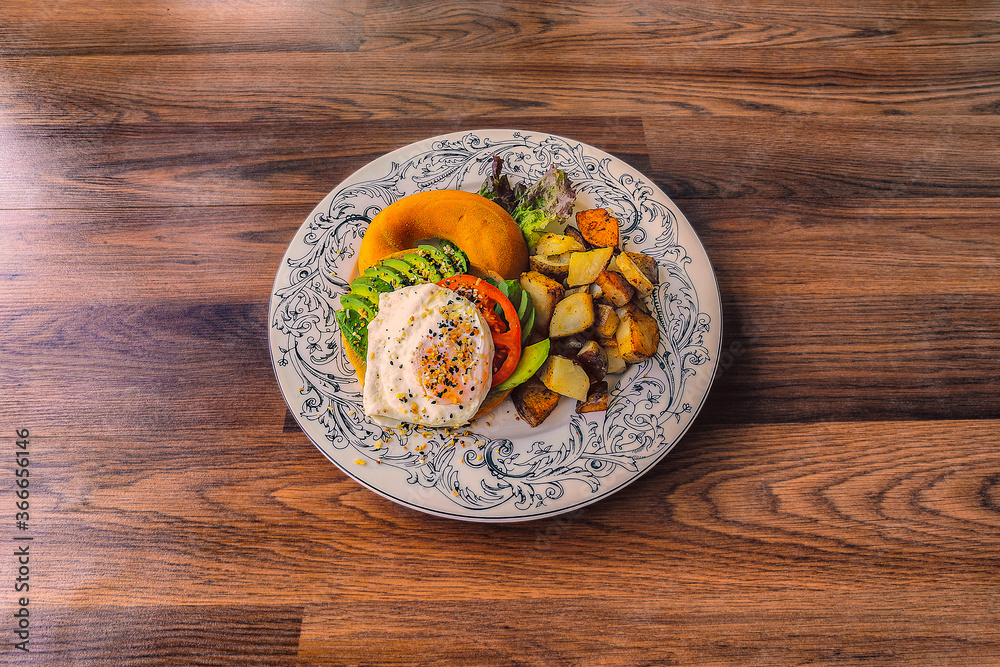 A fresh sliced bagel and egg sandwich for brunch.