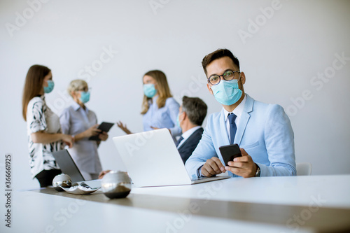 Young business man with med...
