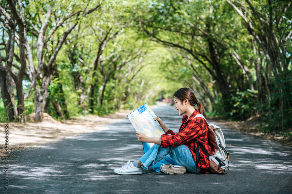 Sitting and watching the map on the road. Sitting and watching the map on the road.