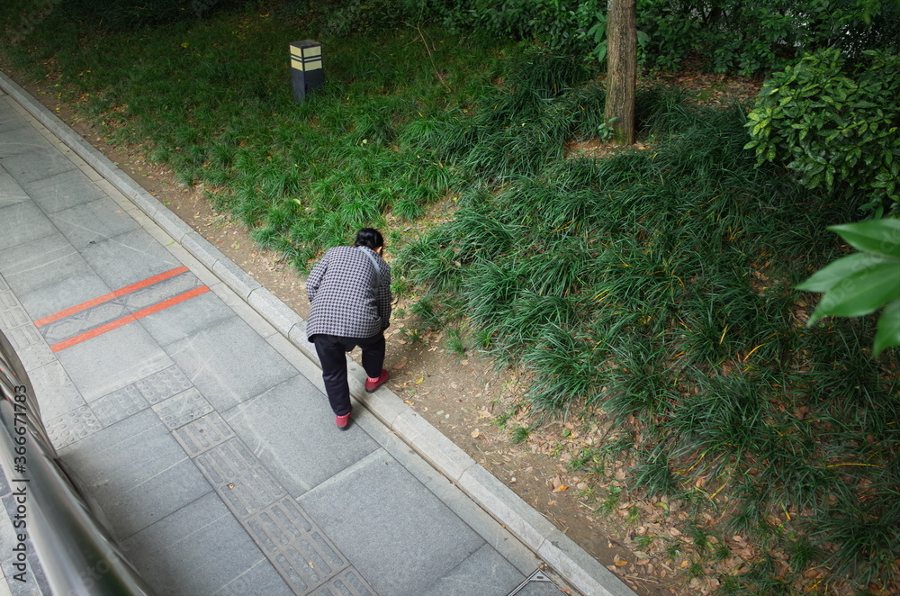 物を探す人