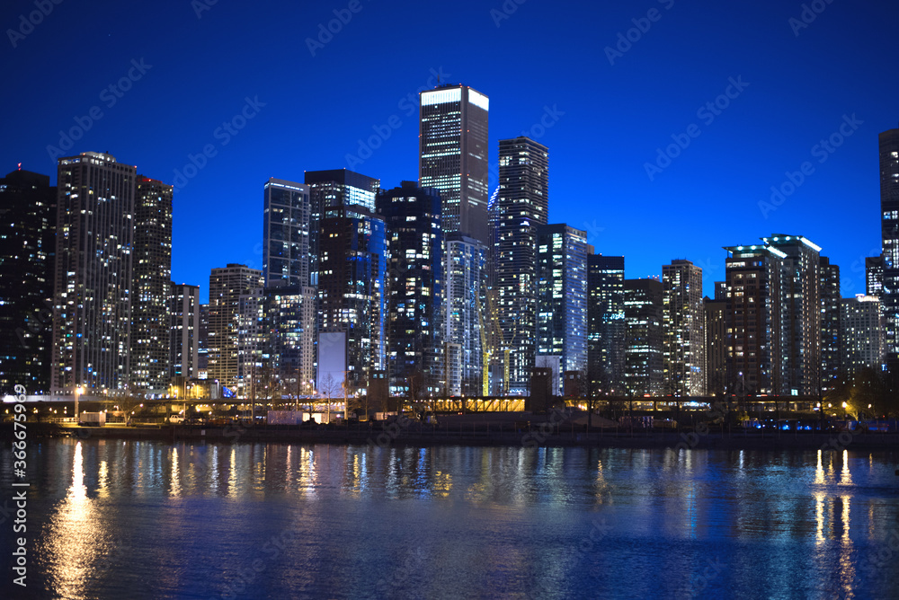 Fototapeta premium Wgląd nocy wieżowce Chicago