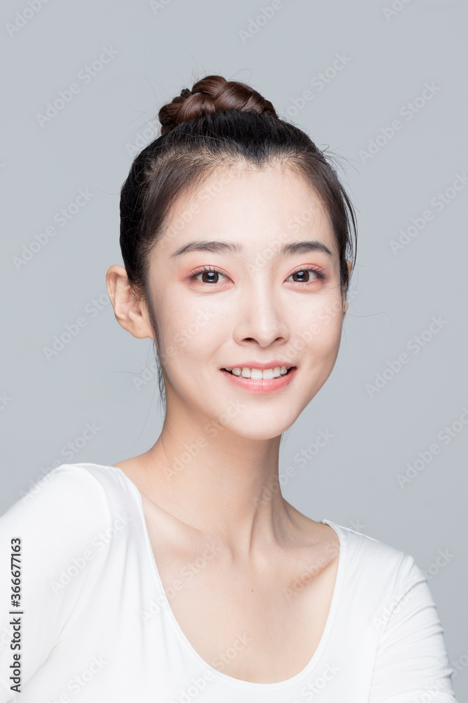 A beautiful young asian woman
A beautiful young asian woman