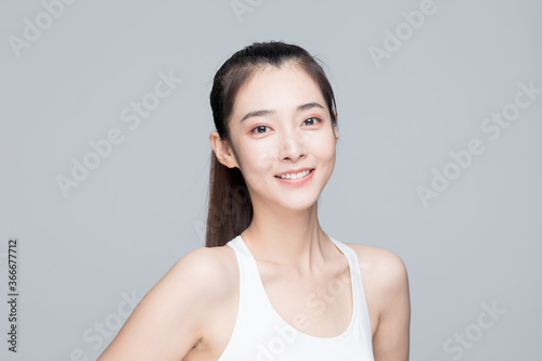 A beautiful young asian woman
