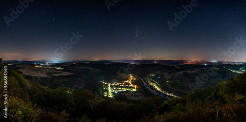 Abschied von Komet NEOWISE über der Nahe (Panorama) © Stephan Dinges