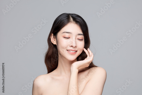A beautiful young asian woman


