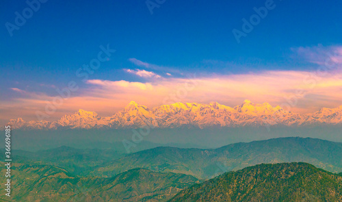 Bild auf Leinwand Spectacular view of the Himalayas (Nainital- Himalaya viewing point)
